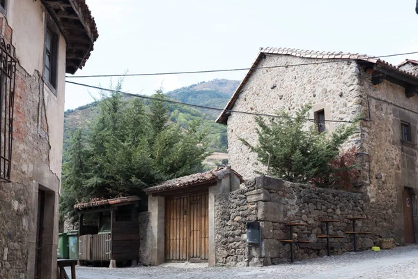 İspanya dağındaki La Barra kasabası.