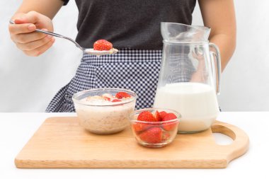 Kahvaltı, Mısır gevreği, aç şu telefonu kaşık, Kepçe tahıl saman ile yemek