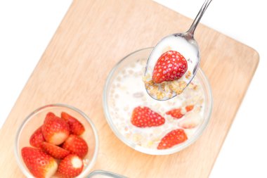 Kahvaltı, Mısır gevreği, aç şu telefonu kaşık, Kepçe tahıl saman ile yemek