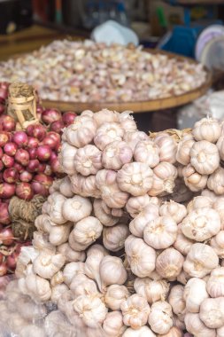 ortak sarımsak ve kırmızı soğan