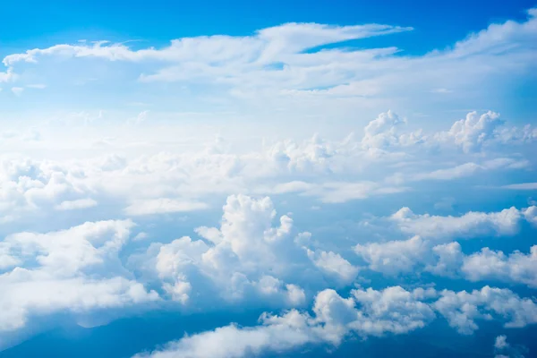 La Vista desde el plano sobre la nube y el cielo — Foto de Stock