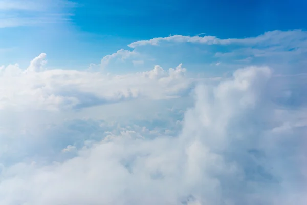 La Vista desde el plano sobre la nube y el cielo — Foto de Stock