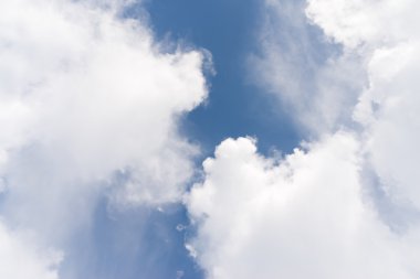 parlak gün açık havada bulut