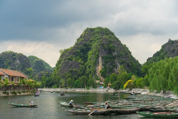 Tam Coc, Ninh Binh, Vietnam - September 14, 2014. — Stock Photo, Image