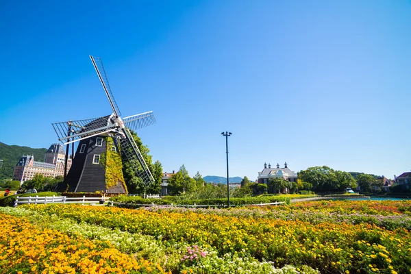 Väderkvarn på Huis Ten Bosch, Japan — Stockfoto