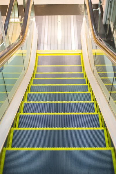 Rolltreppe fast bis zum Boden — Stockfoto