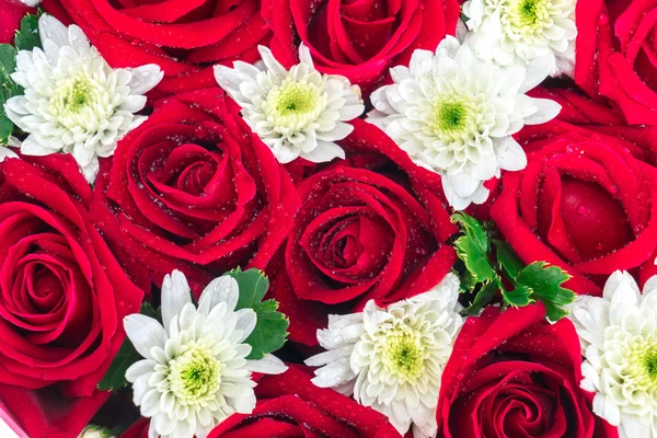 Rosas e cravos. presente para valentine — Fotografia de Stock