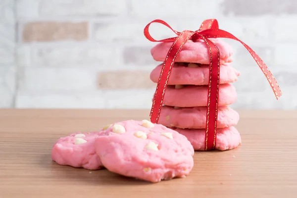 Aardbei cookies gebonden met een lint — Stockfoto