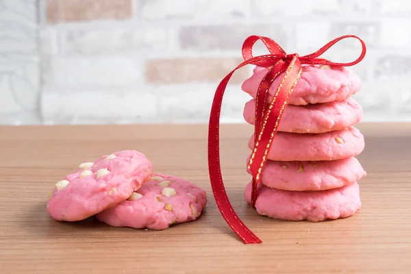 Aardbei cookies gebonden met een lint — Stockfoto