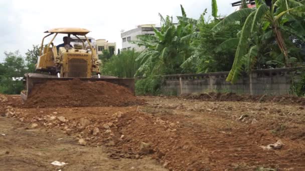 Pathum Thani, Thailand - Jul 3: arbetaren styra smutsa compactors på Jul 3, 2015 i Pathum thani, Thailand — Stockvideo