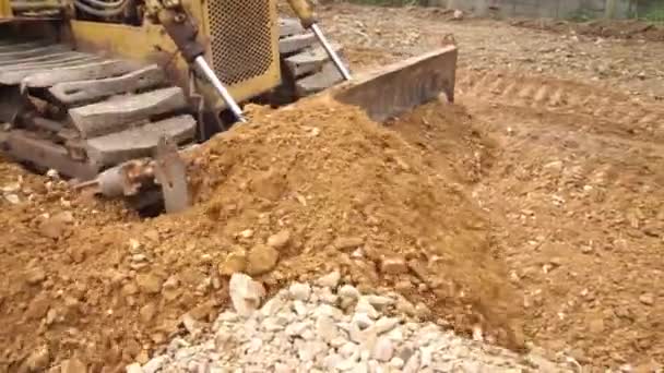 PATHUM THANI, TAILANDIA - JUL 3: Trabajadores que controlan compactadores de suelo el 3 de julio de 2015 en Pathum thani, Tailandia — Vídeo de stock