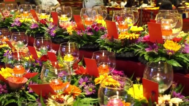 Candles in glass jars, A buddhist ritual — Stock Video