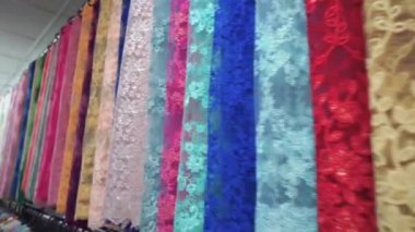 Güzel dantel kaplı showroom Dolly çekim