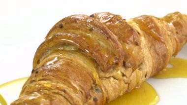 Kruvasan yavaş dönen bal,