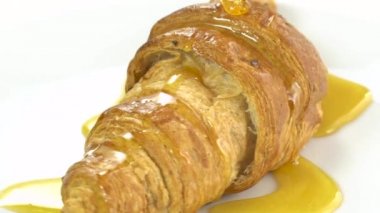 Tatlım dökme kruvasan, dönen, kruvasan bal, yavaş