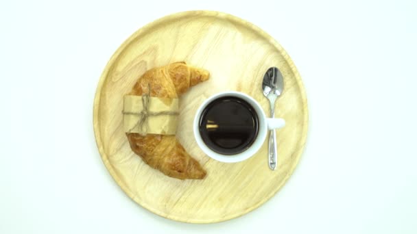 Petit-déjeuner, Set petit-déjeuner, Plateau de café, croissant, Prêt-à-manger, espace pour le texte — Video