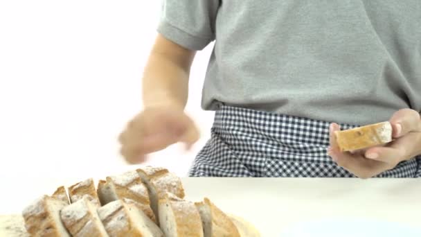 Tartiner le pain de beurre, baguette — Video