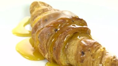 Tatlım yavaş kruvasan, dönen, yakın çekim, dökme