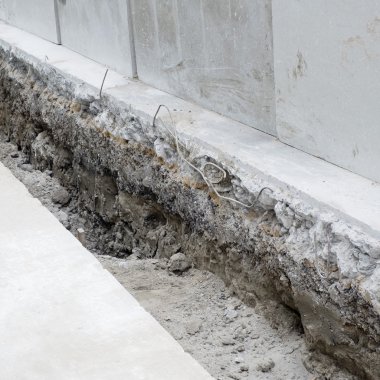 Beton yol yapım aşamasında kesme yüzeyi