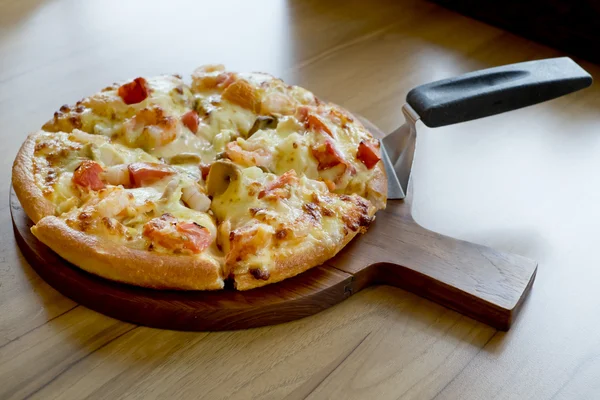 Pizza con mariscos —  Fotos de Stock