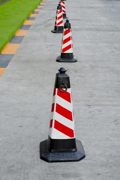 Verkeer kegel rode en witte kleuren — Stockfoto