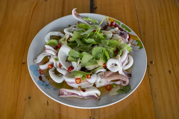 Calmar vapeur au piment épicé et sauce au citron — Photo