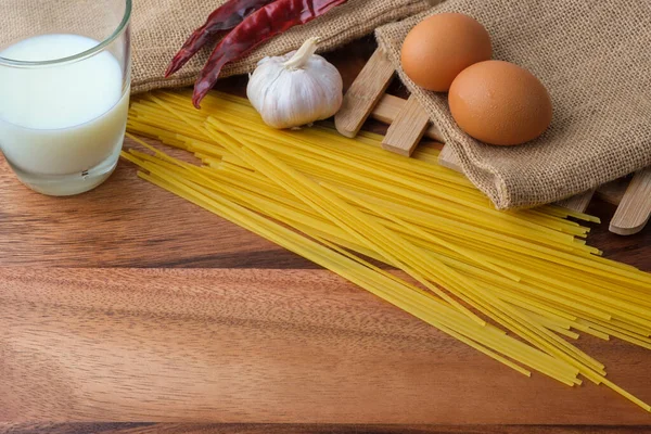 Carbonara Makarnası Geleneksel Talyan Mutfağı — Stok fotoğraf