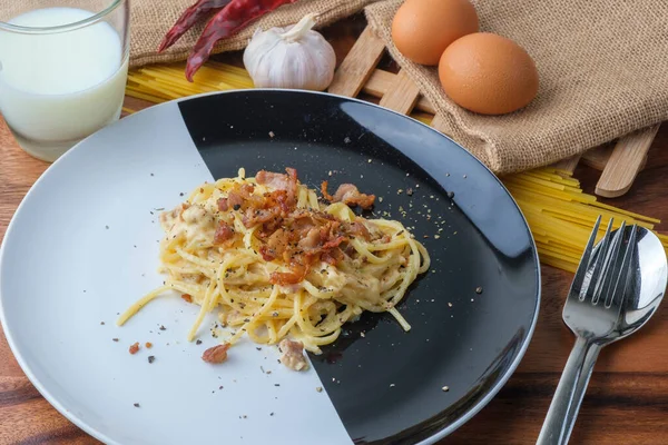 Espaguete Carbonara Carbonara Pasta Queijo Parmesão Duro — Fotografia de Stock