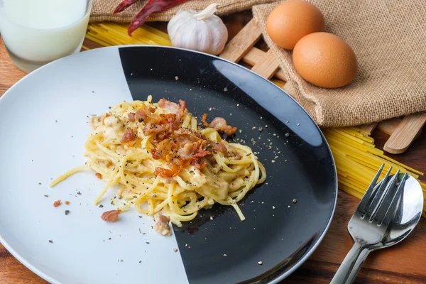 Espaguete Carbonara Carbonara Pasta Queijo Parmesão Duro — Fotografia de Stock