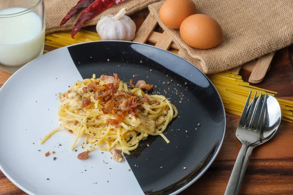 Espaguete Carbonara Carbonara Pasta Queijo Parmesão Duro — Fotografia de Stock