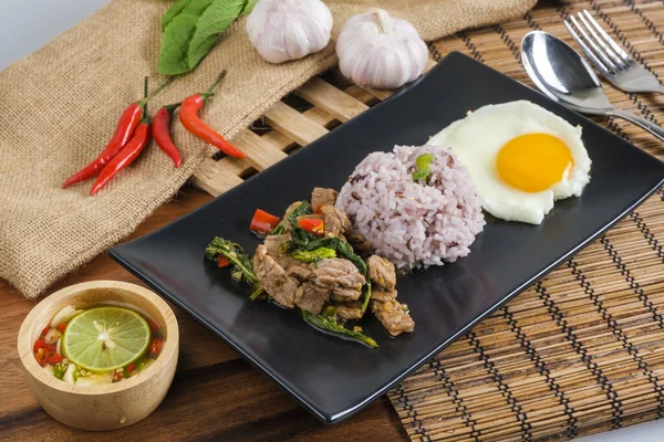 Albahaca Res Frita Con Huevo Frito Arroz Con Arándanos — Foto de Stock