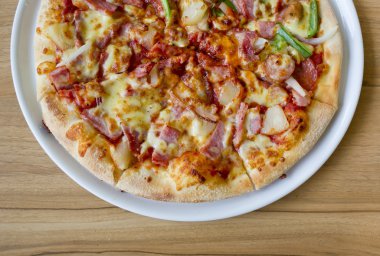 Pizza jambon ve mantar