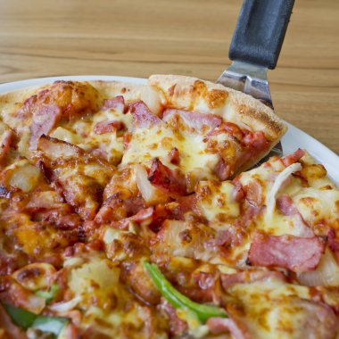 Pizza jambon ve mantar