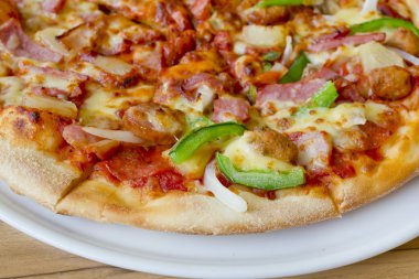 Hawaii tarzı pizza.