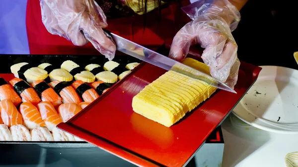 Cutting Japanese Omelette ingredient for sushi — Stock Photo, Image