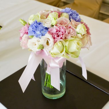 buket çiçek imza için bir deri kat ve bir tabl