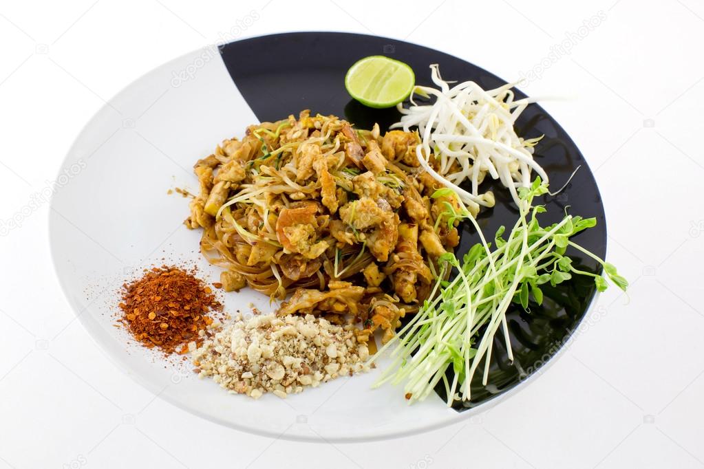 Thai Dish : Pad Thai with dried shrimp, yellow tofu, organic sno