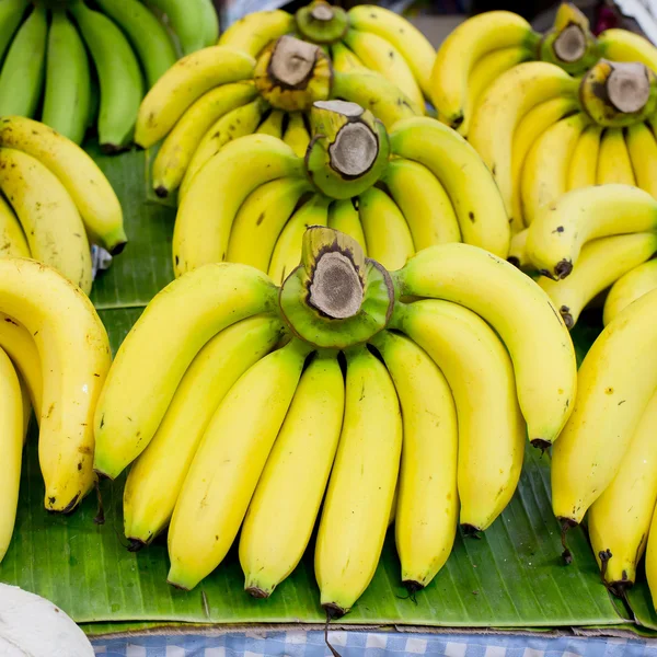 Bunch of bananas on banana leaf — Stock Photo, Image