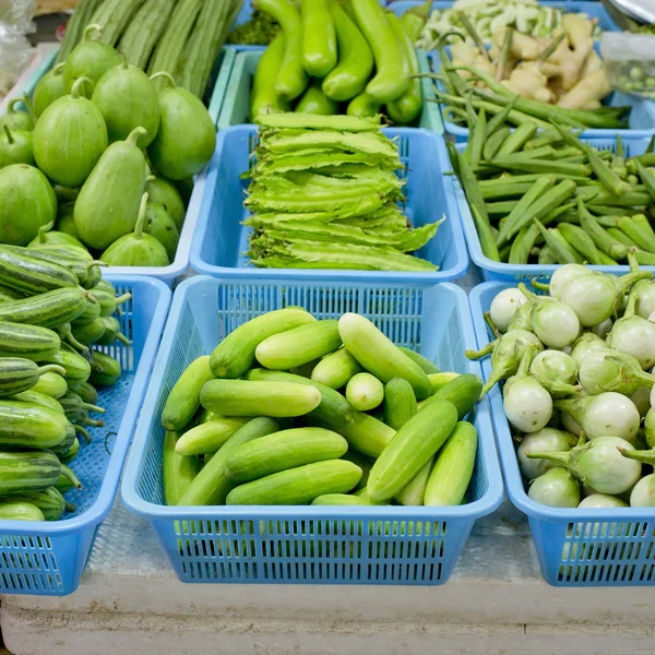 Produtos hortícolas frescos e biológicos no mercado da Tailândia — Fotografia de Stock