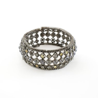 Beyaz arka plan üzerinde izole güzel bilezik