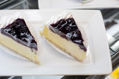 bir plaka üzerinde Cheesecake