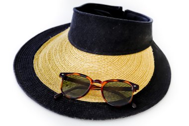 sunprotection nesneleri güneş gözlüğü ve şapka