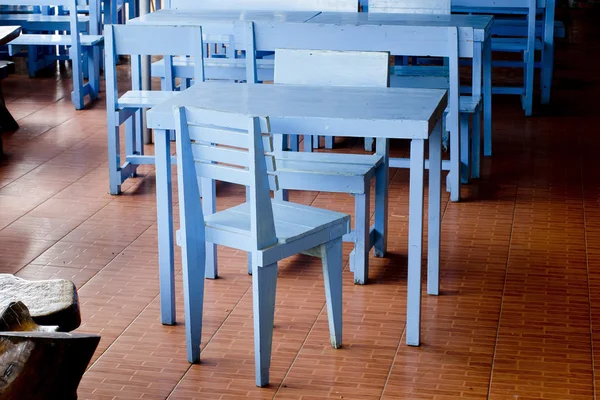 Clássico azul cadeiras e mesas — Fotografia de Stock