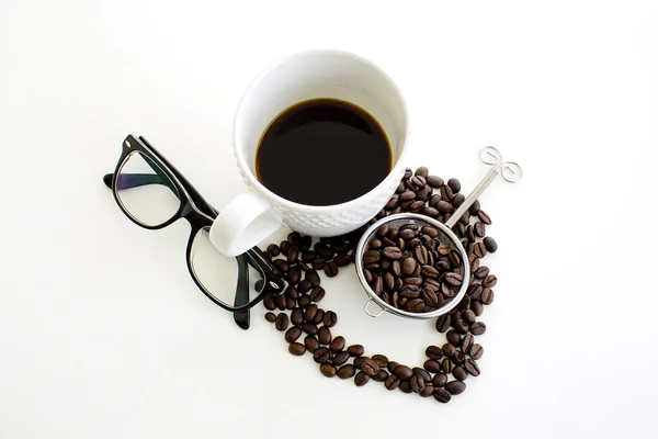 Coffee cup and coffee bean line heart shape and eyeglasses on wh — Stock Photo, Image