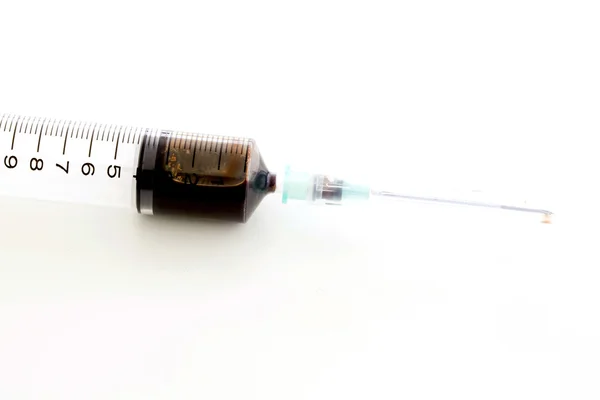 A syringe filled with freshly sampled blood — Stock Photo, Image