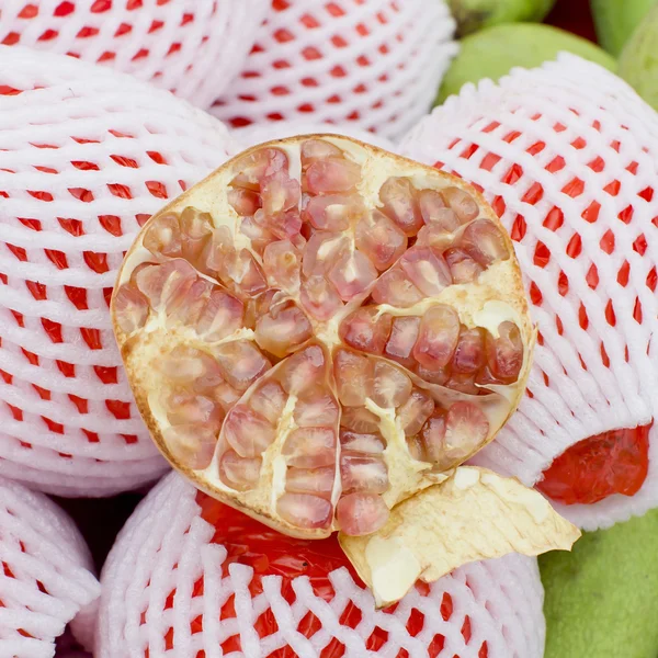 Pomegranate fruit in Market — Stock Photo, Image