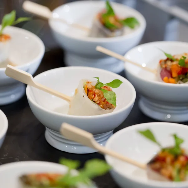 ビュッフェ スタイルのお食事トレー - レストラン画像のシリーズ — ストック写真