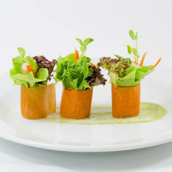 Rolo de salada de cenoura de comida de dedo — Fotografia de Stock