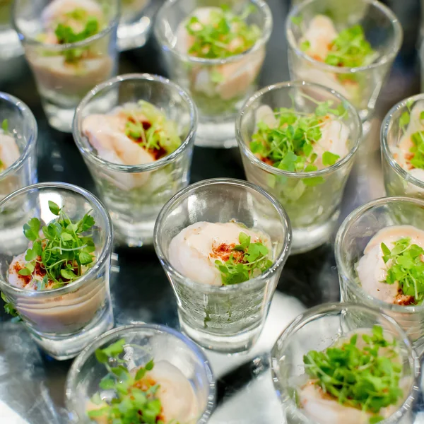 Aperitivos y primer plano de la comida con los dedos —  Fotos de Stock