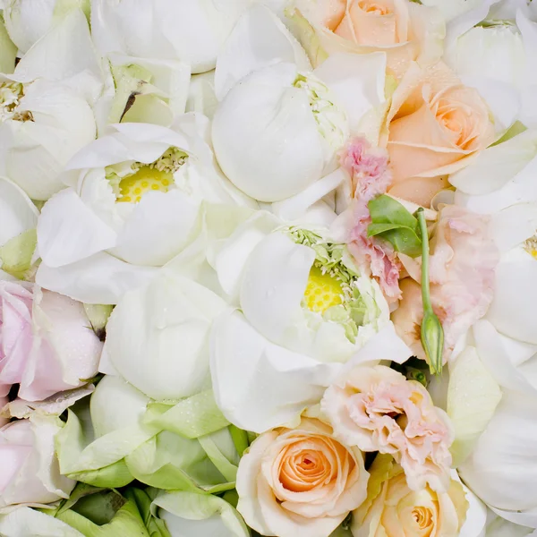 Blommor bukett arrangerar för dekoration i bröllopsceremonin — Stockfoto
